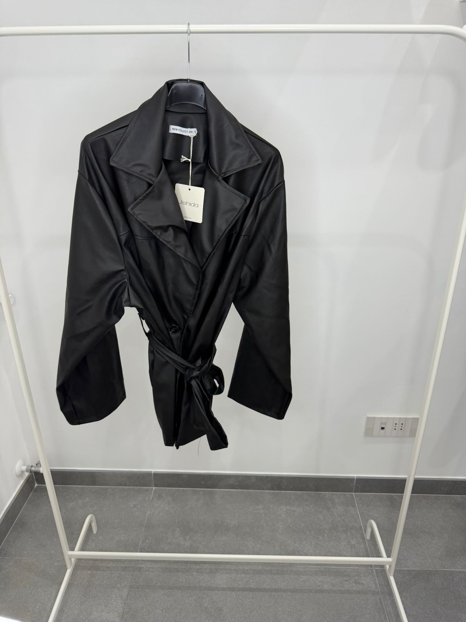 TRENCH CURVY IN ECOPELLE